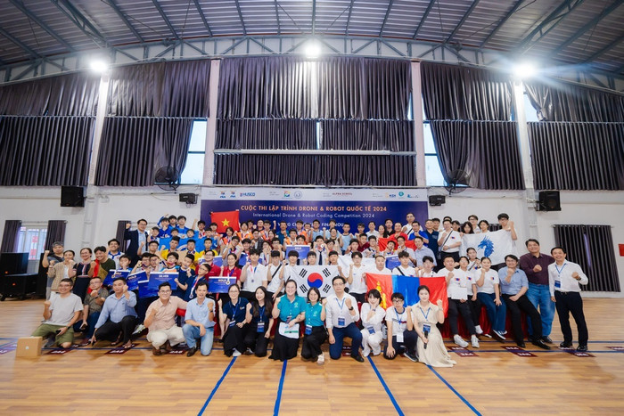 Cuộc thi Lập trình Drone và Robot quốc tế 2024 thành công tốt đẹp.