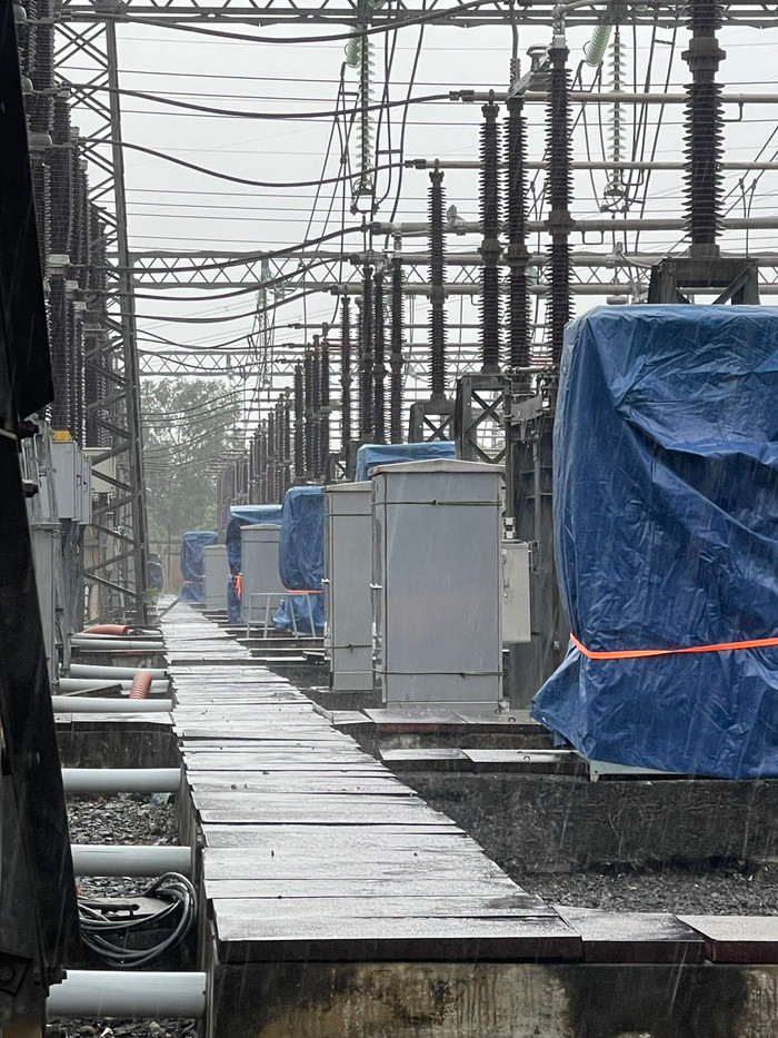 TBA 500kV Đà Nẵng (TTĐ Đà Nẵng – PTC2) che chắn tủ bảng ngoài trời. TBA 500kV Đà Nẵng (TTĐ Đà Nẵng – PTC2) che chắn tủ bảng ngoài trời.