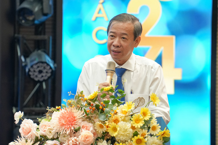 Phó Giám đốc Sở Y tế Thành phố Hồ Chí Minh khẳng định những tân bác sĩ của Trường Đại học Nguyễn Tất Thành sẽ là nguồn nhân sự cần thiết cho sự phát triển của ngành y tế thành phố trong thời gian tới. PGĐ Sở Y tế TP. HCM khẳng định những tân bác sĩ của Trường ĐH Nguyễn Tất Thành sẽ là nguồn nhân sự cần thiết cho sự phát triển của ngành y tế thành phố trong thời gian tới.jpg