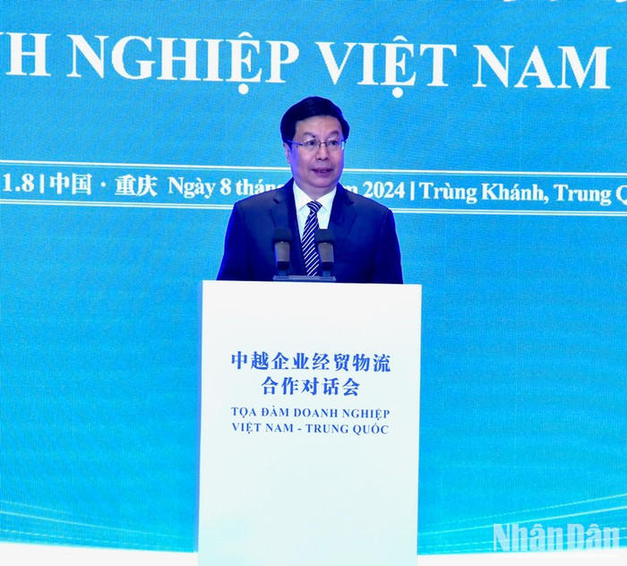 Thị trưởng Trùng Khánh Hồ Hoành Hoa phát biểu ý kiến tại Tọa đàm. (Ảnh: Thanh Giang) Thị trưởng Trùng Khánh Hồ Hoành Hoa phát biểu ý kiến tại Tọa đàm. (Ảnh: Thanh Giang)