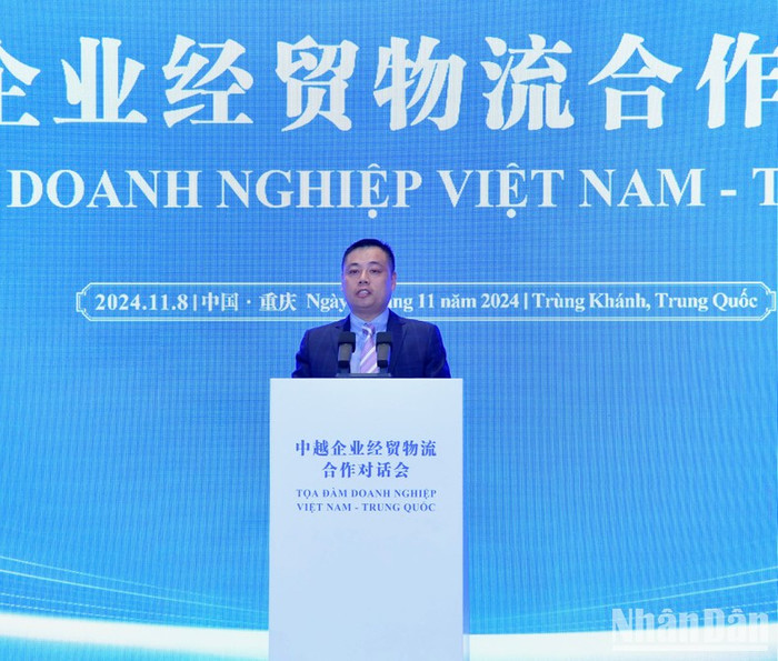 Ông Chu Hồng Phi, Thành viên Hội đồng quản trị, Tổng Giám đốc Đầu tư chiến lược Tập đoàn Chuỗi cung ứng Huawei Trùng Khánh phát biểu tại Tọa đàm. (Ảnh: Thanh Giang) Ông Chu Hồng Phi, Thành viên Hội đồng quản trị, Tổng Giám đốc Đầu tư chiến lược Tập đoàn Chuỗi cung ứng Huawei Trùng Khánh phát biểu tại Tọa đàm. (Ảnh: Thanh Giang)