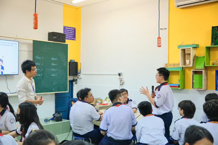 Tiết học STEM - nơi học sinh được tự do trình bày các ý tưởng và giáo viên sẽ là người hướng dẫn thêm. Anh 2.jpg
