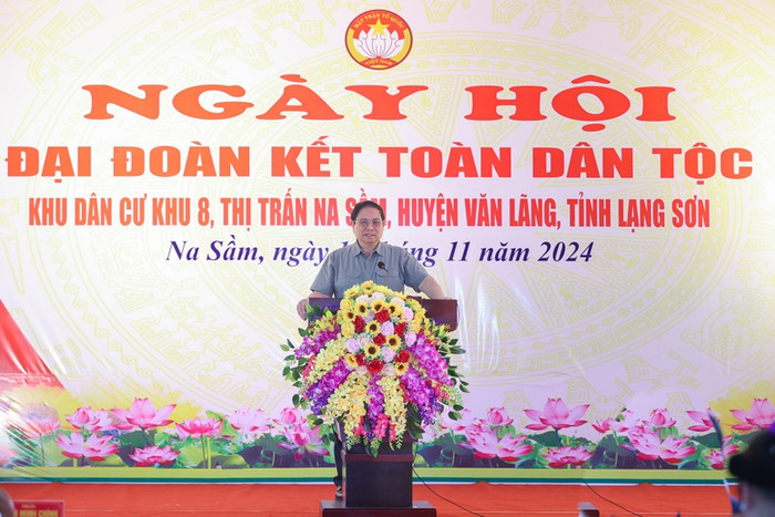 Thủ tướng mong muốn và tin tưởng, các cấp ủy đảng, chính quyền và toàn thể bà con tiếp tục thực hiện tốt các chủ trương, đường lối của Đảng, chính sách, pháp luật của Nhà nước, phát huy truyền thống cách mạng, bản sắc văn hóa dân tộc... quyết tâm phấn đấu xây dựng quê hương ngày càng phát triển, giàu đẹp và văn minh. Ảnh: VGP/Nhật Bắc Thủ tướng mong muốn và tin tưởng, các cấp ủy đảng, chính quyền và toàn thể bà con tiếp tục thực hiện tốt các chủ trương, đường lối của Đảng, chính sách, pháp luật của Nhà nước, phát huy truyền thống cách mạng, bản sắc văn hóa dân tộc... quyết tâm phấn đấu xây dựng quê hương ngày càng phát triển, giàu đẹp và văn minh. Ảnh: VGP/Nhật Bắc