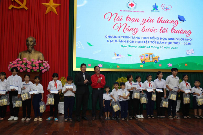 Tân Hiệp Phát luôn dành sự quan tâm và đầu tư dài hạn cho thế hệ tương lai của đất nước. Tân Hiệp Phát luôn dành sự quan tâm và đầu tư dài hạn cho thế hệ tương lai của đất nước.