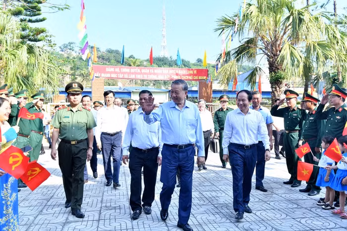 Tổng Bí thư Tô Lâm thăm, làm việc tại huyện đảo Bạch Long Vĩ.