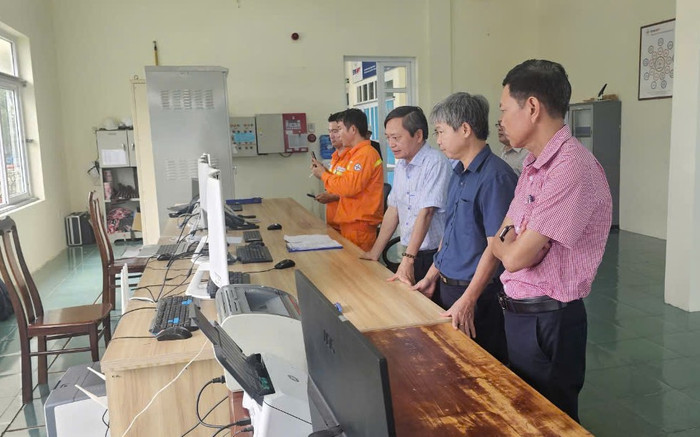 Ông Lê Đình Chiến – Bí thư Đảng ủy, Giám đốc PTC2 kiểm tra tình hình vận hành tại Tổ Thao tác lưu động Tam Kỳ. Ông Lê Đình Chiến – Bí thư Đảng ủy, Giám đốc PTC2 kiểm tra tình hình vận hành tại Tổ Thao tác lưu động Tam Kỳ.