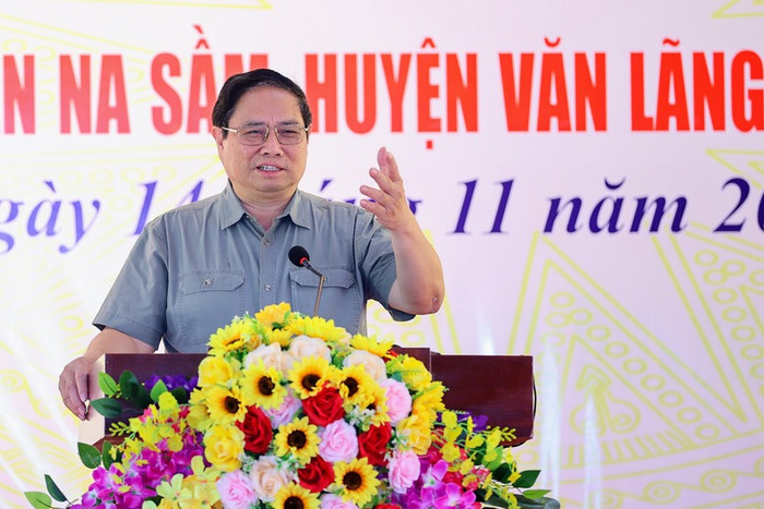 Thủ tướng nhấn mạnh yêu cầu tiếp tục củng cố, tăng cường và phát huy đoàn kết trong nước, đoàn kết quốc tế, từ đó mang lại sản phẩm cụ thể, hiệu quả, góp phần mang lại cuộc sống ấm no, hạnh phúc, đời sống vật chất và tinh thần năm sau cao hơn năm trước cho nhân dân. Ảnh: VGP/Nhật Bắc Thủ tướng nhấn mạnh yêu cầu tiếp tục củng cố, tăng cường và phát huy đoàn kết trong nước, đoàn kết quốc tế, từ đó mang lại sản phẩm cụ thể, hiệu quả, góp phần mang lại cuộc sống ấm no, hạnh phúc, đời sống vật chất và tinh thần năm sau cao hơn năm trước cho nhân dân. Ảnh: VGP/Nhật Bắc