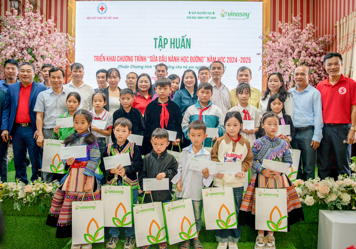 Chương trình “Sữa đậu nành học đường” tiếp tục hành trình mang nguồn dinh dưỡng lành mạnh từ thực vật đến các em học sinh. 1.png
