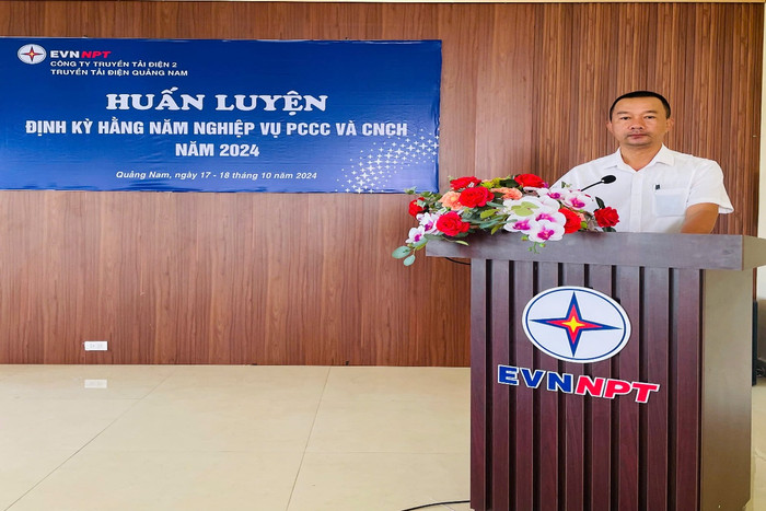 Ông Trần Vĩnh Tú – Phó giám đốc Truyền tải điện Quảng Nam phát biểu tại khóa huấn luyện. Ông Trần Vĩnh Tú – Phó giám đốc Truyền tải điện Quảng Nam phát biểu tại khóa huấn luyện.