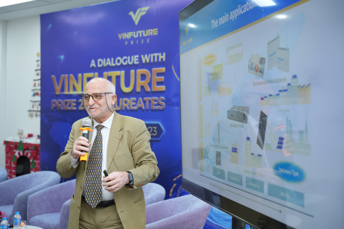 Giáo sư Yazami cho rằng Giải thưởng VinFuture đầu tàu cho sự phát triển đi lên của khoa học Việt Nam (Ảnh: VFP). Anh 3 (15).jpg
