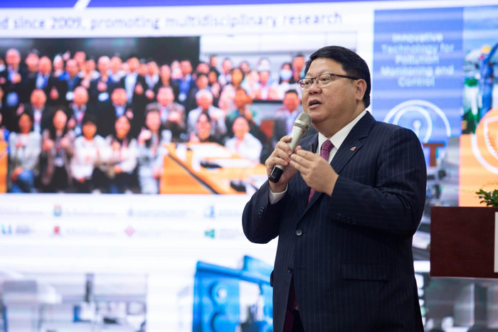 Qua hợp tác Giáo sư Kenneth Leung đánh giá rất cao chuyên môn và tinh thần của cộng đồng nghiên cứu khoa học công nghệ Việt Nam. Anh 1 (20).jpg