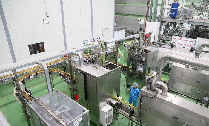 Tân Hiệp Phát là doanh nghiệp nước giải khát sở hữu 12 dây chuyền công nghệ Aseptic, tập trung phát triển các dòng sản phẩm có lợi cho sức khỏe người tiêu dùng. Tân Hiệp Phát là doanh nghiệp nước giải khát sở hữu 12 dây chuyền công nghệ Aseptic, tập trung phát triển các dòng sản phẩm có lợi cho sức khỏe người tiêu dùng.