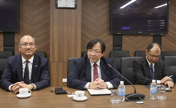 Ông Ogawa Kazunori - Giám đốc điều hành cấp cao Ngân hàng Hợp tác Quốc tế Nhật Bản (JBIC) phát biểu tại buổi làm việc. Ông Ogawa Kazunori - Giám đốc điều hành cấp cao Ngân hàng Hợp tác Quốc tế Nhật Bản (JBIC) phát biểu tại buổi làm việc.