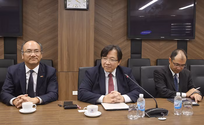 Ông Ogawa Kazunori - Giám đốc điều hành cấp cao Ngân hàng Hợp tác Quốc tế Nhật Bản (JBIC) phát biểu tại buổi làm việc.