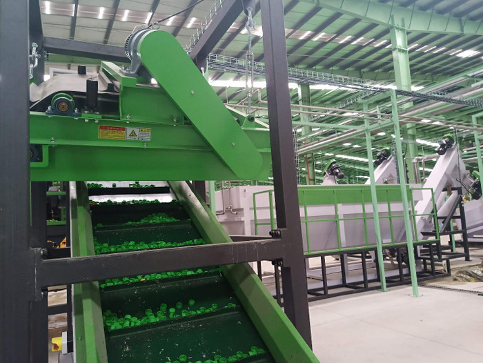 Tân Hiệp Phát luôn nỗ lực nghiên cứu và đầu tư vào quá trình tái chế - bảo vệ môi trường, hướng đến phát triển bền vững vì lợi ích cộng đồng. Tân Hiệp Phát luôn nỗ lực nghiên cứu và đầu tư vào quá trình tái chế - bảo vệ môi trường, hướng đến phát triển bền vững vì lợi ích cộng đồng.