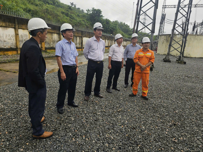 Ông Lê Đình Chiến – Bí thư Đảng ủy, Giám đốc PTC2 kiểm tra tình hình vận hành tại Tổ Thao tác lưu động Sông Tranh. Ông Lê Đình Chiến – Bí thư Đảng ủy, Giám đốc PTC2 kiểm tra tình hình vận hành tại Tổ Thao tác lưu động Sông Tranh.