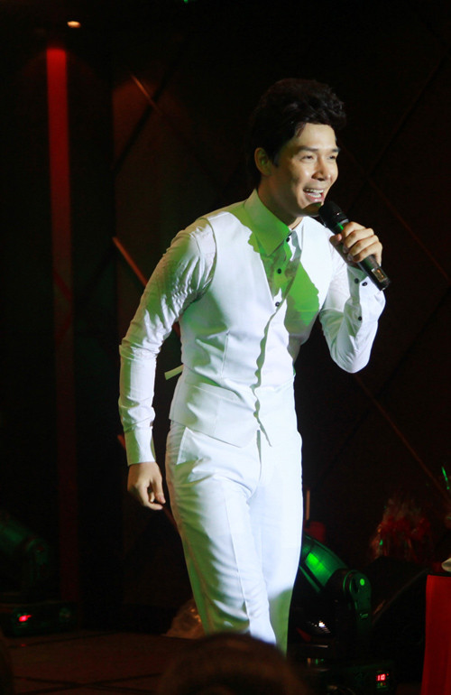 Nathan Lee biểu diễn tại sự kiện. Nathan Lee biểu diễn tại sự kiện.