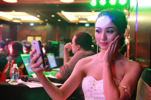 Hoa hậu Du lịch Ngọc Diễm chính là bầu sô của chương trình. Hoa hậu Du lịch Ngọc Diễm chính là bầu sô của chương trình.