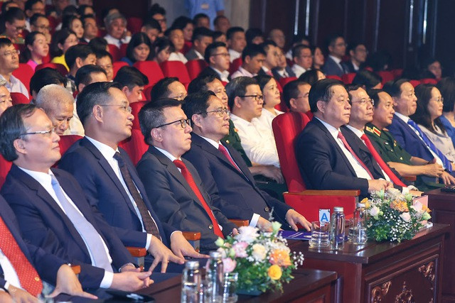 Các đại biểu tham dự lễ trao Giải Báo chí quốc gia lần thứ XVI, năm 2021 - Ảnh: VGP/Nhật Bắc Các đại biểu tham dự lễ trao Giải Báo chí quốc gia lần thứ XVI, năm 2021 - Ảnh: VGP/Nhật Bắc