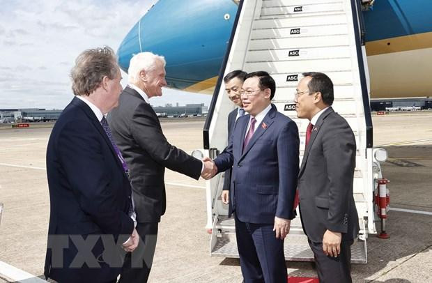 Lễ đón Chủ tịch Quốc hội Vương Đình Huệ tại sân bay London Heathrow. (Ảnh: Doãn Tấn/TTXVN) Lễ đón Chủ tịch Quốc hội Vương Đình Huệ tại sân bay London Heathrow. (Ảnh: Doãn Tấn/TTXVN)