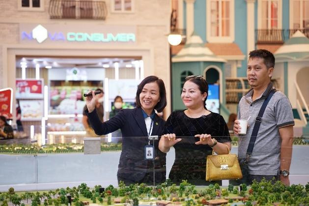 Vợ chồng chị Amy Phạm ấn tượng với không gian sống như nghỉ dưỡng tại Aqua City Vợ chồng chị Amy Phạm ấn tượng với không gian sống như nghỉ dưỡng tại Aqua City