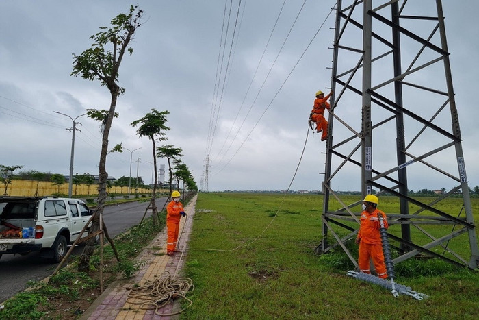 Duy tu sửa chữa lưới điện 110kV để đảm bảo cấp điện an toàn Duy tu sửa chữa lưới điện 110kV để đảm bảo cấp điện an toàn