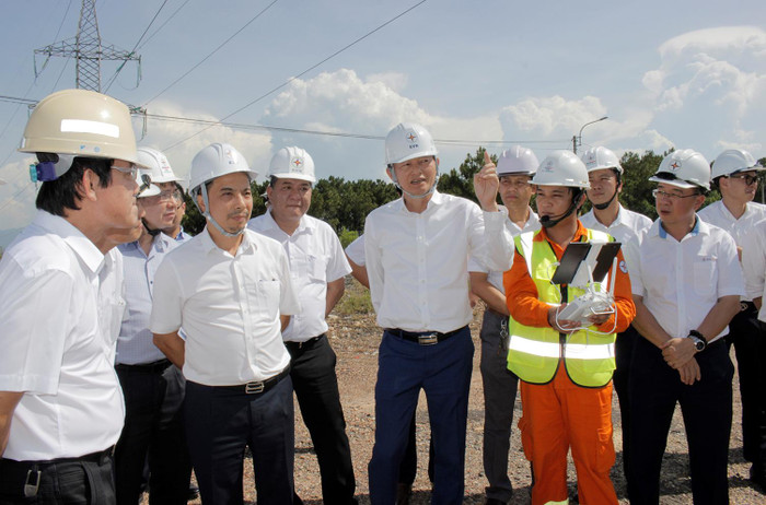 EVN kiểm tra tại hiện trường ứng dụng chuyển đổi số trong công tác quản lý kỹ thuật. EVN kiểm tra tại hiện trường ứng dụng chuyển đổi số trong công tác quản lý kỹ thuật.