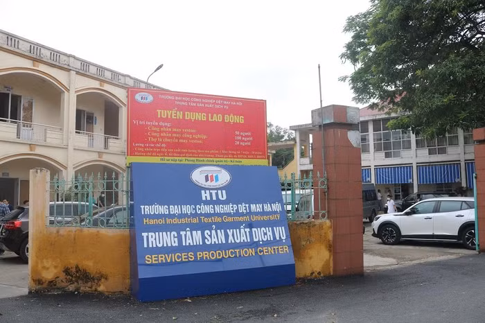 Trung tâm Sản xuất dịch vụ là mô hình doanh nghiệp trong trường của Trường Đại học Công nghiệp Dệt may Hà Nội với quy mô khoảng 5000m2. Ảnh: Doãn Nhàn