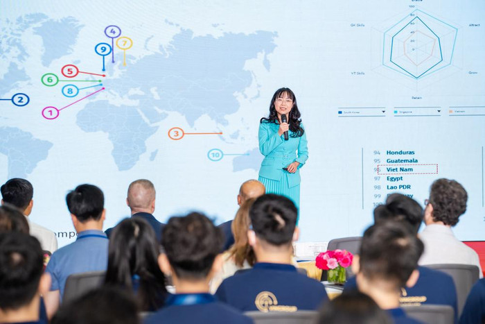 Bà Lê Mai Lan, Phó Chủ tịch Tập đoàn Vingroup, Chủ tịch Hội đồng Trường Đại học VinUni, đơn vị quản lý Chương trình Học bổng Bà Lê Mai Lan, Phó Chủ tịch Tập đoàn Vingroup, Chủ tịch Hội đồng Trường Đại học VinUni, đơn vị quản lý Chương trình Học bổng