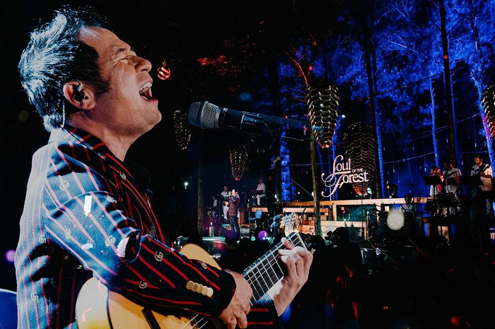Bằng Kiều phiêu cùng guitar với Người đứng sau hạnh phúc, Một đêm say… Bằng Kiều phiêu cùng guitar với Người đứng sau hạnh phúc, Một đêm say…