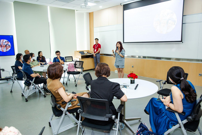 Trần Tuệ Nhi, sinh viên năm 2 chuyên ngành Khoa học máy tính, Trường Đại học VinUni chia sẻ về dự án khởi nghiệp ứng dụng trí tuệ nhân tạo để dự đoán tâm lý và hỗ trợ tâm lý cho học sinh trung học phổ thông. Trần Tuệ Nhi, sinh viên năm 2 chuyên ngành Khoa học máy tính, Trường Đại học VinUni chia sẻ về dự án khởi nghiệp ứng dụng trí tuệ nhân tạo để dự đoán tâm lý và hỗ trợ tâm lý cho học sinh trung học phổ thông.