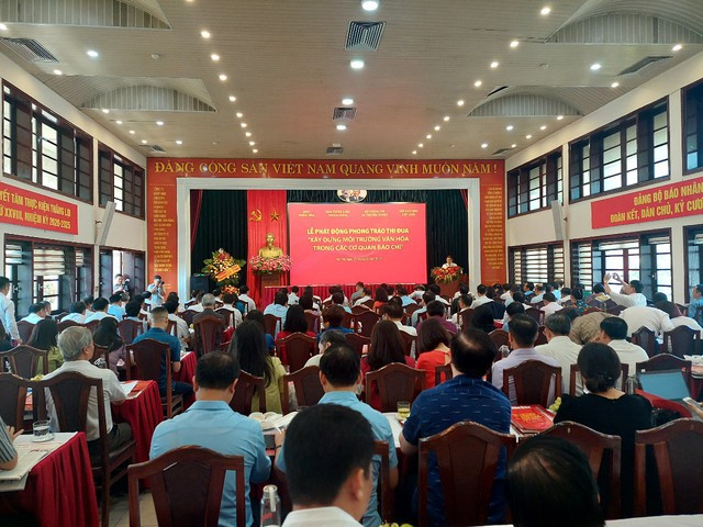 Lễ phát động phong trào thi đua “Xây dựng môi trường văn hóa trong các cơ quan báo chí” diễn ra vào sáng 21/6 - Ảnh: VGP/Nguyễn Hoàng Lễ phát động phong trào thi đua “Xây dựng môi trường văn hóa trong các cơ quan báo chí” diễn ra vào sáng 21/6 - Ảnh: VGP/Nguyễn Hoàng
