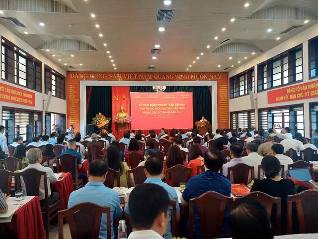 Lễ phát động phong trào thi đua “Xây dựng môi trường văn hóa trong các cơ quan báo chí” diễn ra vào sáng 21/6 - Ảnh: VGP/Nguyễn Hoàng