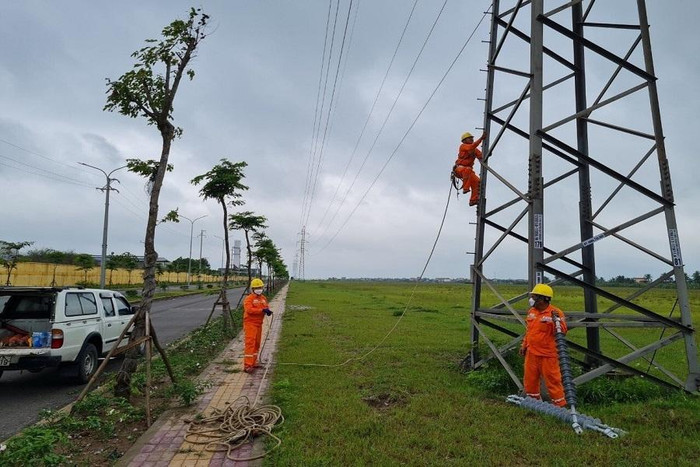 Duy tu sửa chữa lưới điện 110kV để đảm bảo cấp điện an toàn Duy tu sửa chữa lưới điện 110kV để đảm bảo cấp điện an toàn