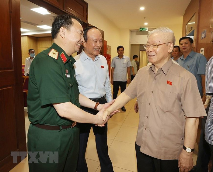 Tổng Bí thư Nguyễn Phú Trọng với các đại biểu Quốc hội thành phố Hà Nội tại quận Ba Đình. (Ảnh: Trí Dũng/TTXVN) Tổng Bí thư Nguyễn Phú Trọng với các đại biểu Quốc hội thành phố Hà Nội tại quận Ba Đình. (Ảnh: Trí Dũng/TTXVN)