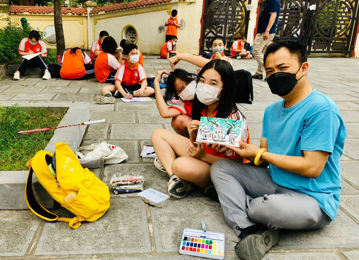 Mỗi tiết học của thầy Sơn đều tràn ngập tiếng cười và sự vui thích của học sinh. (Ảnh: NVCC) Mỗi tiết học của thầy Sơn đều tràn ngập tiếng cười và sự vui thích của học sinh. (Ảnh: NVCC)