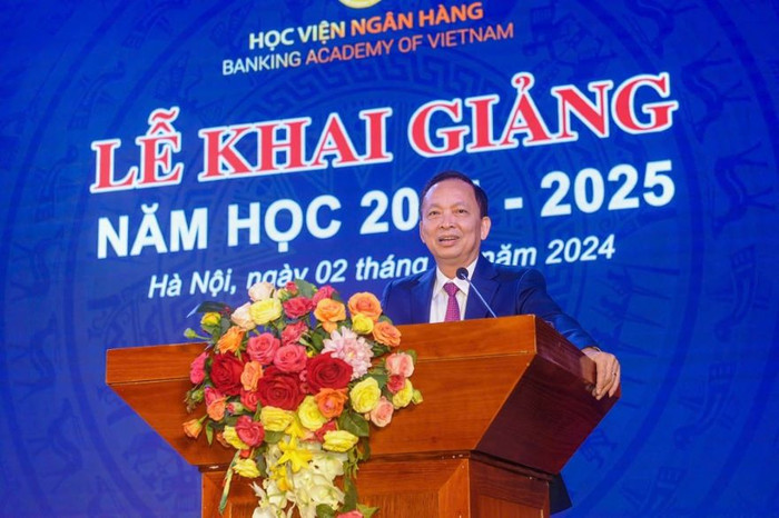 Phó Thống đốc Thường trực Ngân hàng Nhà nước Đào Minh Tú gửi lời chúc mừng đến thầy trò Học viện Ngân hàng. Agri1.jpg
