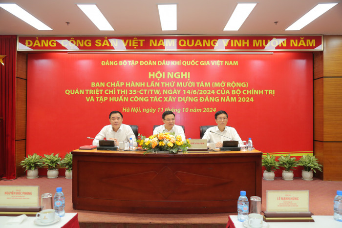 Các đồng chí lãnh đạo Petrovietnam chủ trì Hội nghị Ban Chấp hành Đảng bộ Tập đoàn lần thứ XVIII. 4 (18).jpg