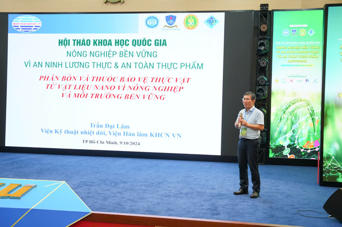 Giáo sư, Tiến sĩ Trần Đại Lâm giới thiệu về ứng dụng công nghệ nano trong sản xuất phân bón và thuốc bảo vệ thực vật. GS.TS. Trần Đại Lâm giới thiệu về ứng dụng công nghệ nano trong sản xuất phân bón và thuốc bảo vệ thực vật.jpg