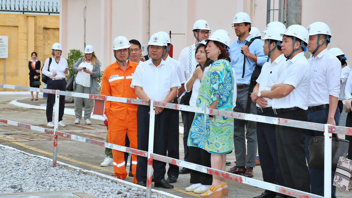 Một số hình ảnh tại chương trình thăm và làm việc của đoàn công tác cấp cao của Chính phủ Cộng hòa Liên bang Đức với EVNNPC. 05_Một số hình ảnh tại chương trình thăm và làm việc của đoàn công tác cấp cao của Chính phủ CHLB Đức với EVNNPC.jpg