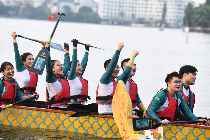 Bơi Chải Thuyền Rồng không chỉ là một sân chơi thể thao mà còn là biểu tượng của tinh thần đoàn kết, bền bỉ và ý chí vượt qua mọi thử thách. Ảnh 7.jpg
