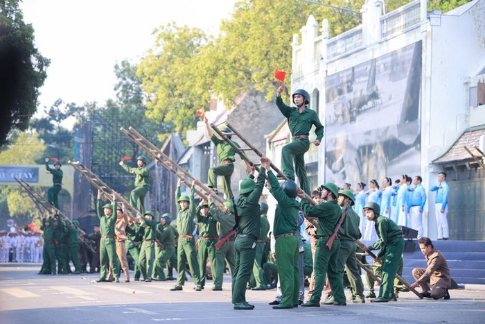 Ảnh: VGP/Nhật Bắc Thủ tướng Phạm Minh Chính dự 'Ngày hội Văn hóa vì hòa bình' của Hà Nội- Ảnh 9.