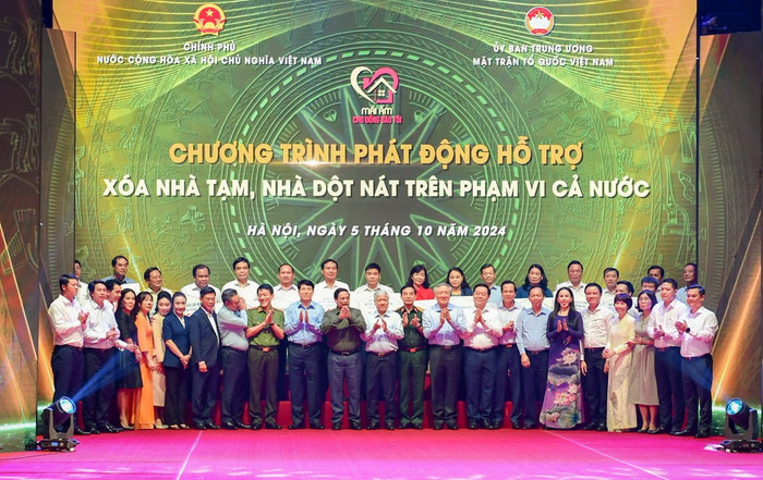 Đại diện Lãnh đạo Đảng, Nhà nước chụp ảnh lưu niệm. Đại diện Lãnh đạo Đảng Nhà nước chụp ảnh lưu niệm.jpg