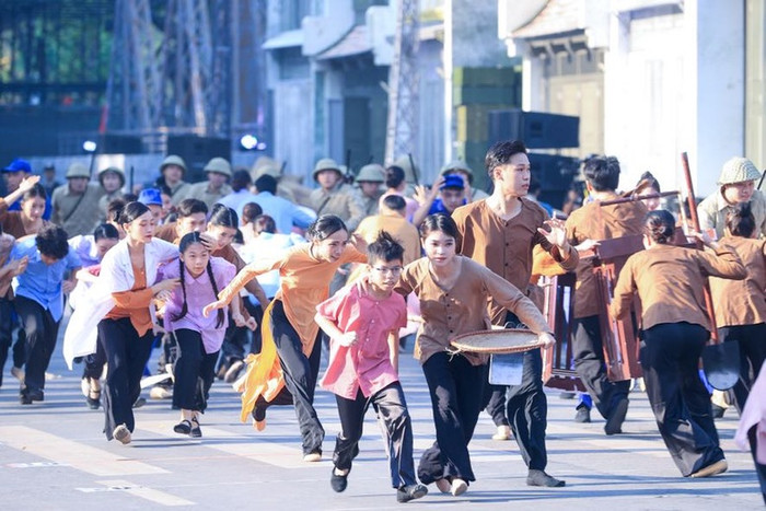 Ảnh: VGP/Nhật Bắc Thủ tướng Phạm Minh Chính dự 'Ngày hội Văn hóa vì hòa bình' của Hà Nội- Ảnh 11.