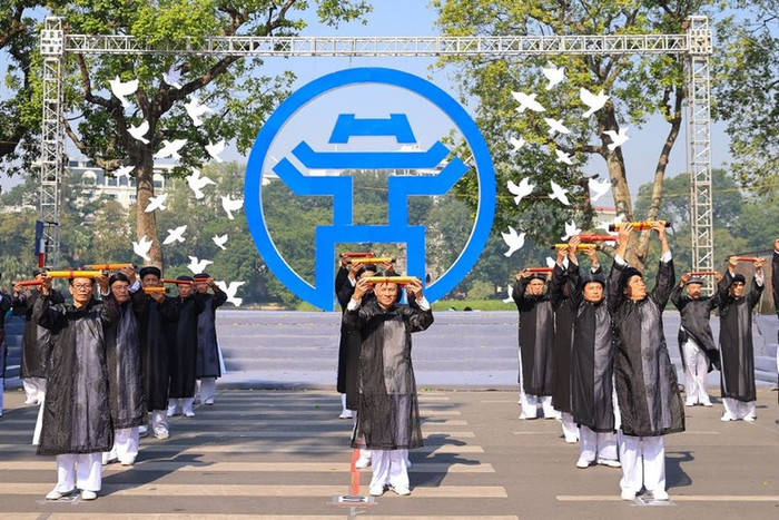 Ảnh: VGP/Nhật Bắc Thủ tướng Phạm Minh Chính dự 'Ngày hội Văn hóa vì hòa bình' của Hà Nội- Ảnh 17.