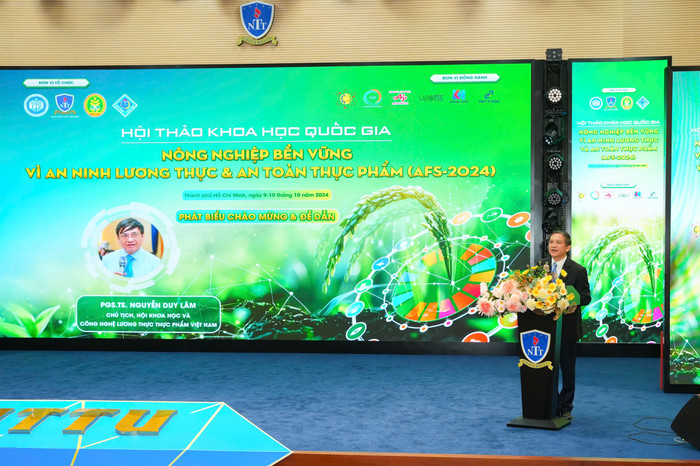 Phó Giáo sư, Tiến sĩ Nguyễn Duy Lâm - Chủ tịch VAFoST phát biểu đề dẫn. PGS.TS. Nguyễn Duy Lâm - Chủ tịch VAFoST_phát biểu đề dẫn.jpg