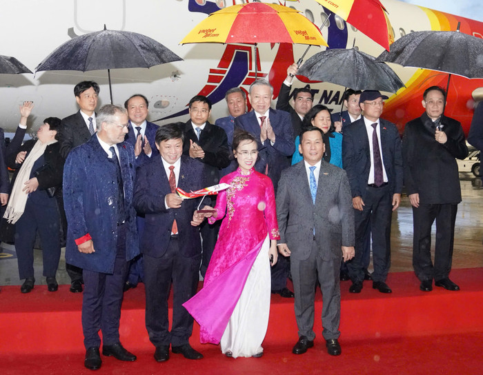Tổng Bí thư, Chủ tịch nước Việt Nam Tô Lâm chứng kiến Airbus bàn giao tàu bay A321 mang hình ảnh biểu tượng kỷ niệm 50 năm quan hệ ngoại giao Việt Nam - Pháp cho Vietjet. A4 (12).jpg