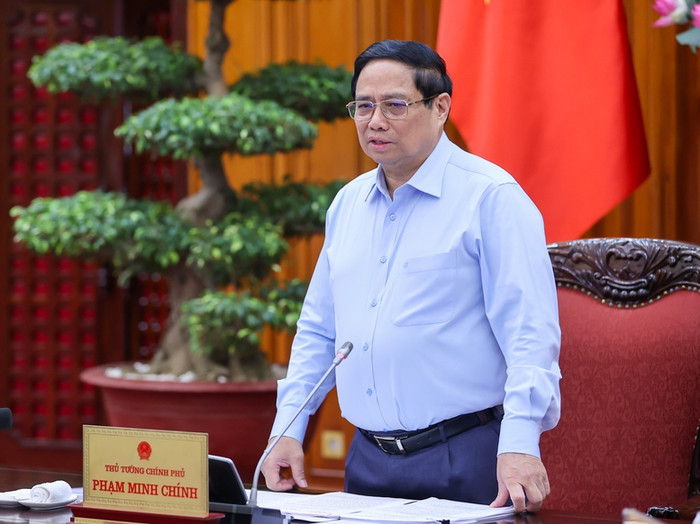 Thủ tướng Phạm Minh Chính chủ trì cuộc họp của Thường trực Chính phủ với các bộ, ngành, cơ quan liên quan để thảo luận, cho ý kiến về chủ trương đầu tư dự án đường sắt tốc độ cao trên trục Bắc-Nam và triển khai các dự án đường sắt kết nối với Trung Quốc. Ảnh: VGP/Nhật Bắc tt.jpg