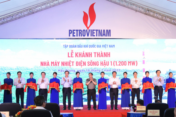 Từ kinh nghiệm hoàn thành dự án, Thủ tướng Chính phủ Phạm Minh Chính nhấn mạnh tầm quan trọng của việc xây dựng nền công nghiệp tự chủ, trong đó có công nghiệp năng lượng. A2 (30).jpg