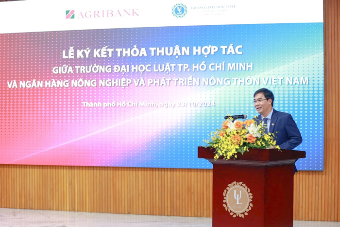 Tiến sĩ Lê Trường Sơn – Hiệu trưởng Đại học Luật Thành phố Hồ Chí Minh phát biểu tại lễ ký kết. Ảnh 2-2.jpg